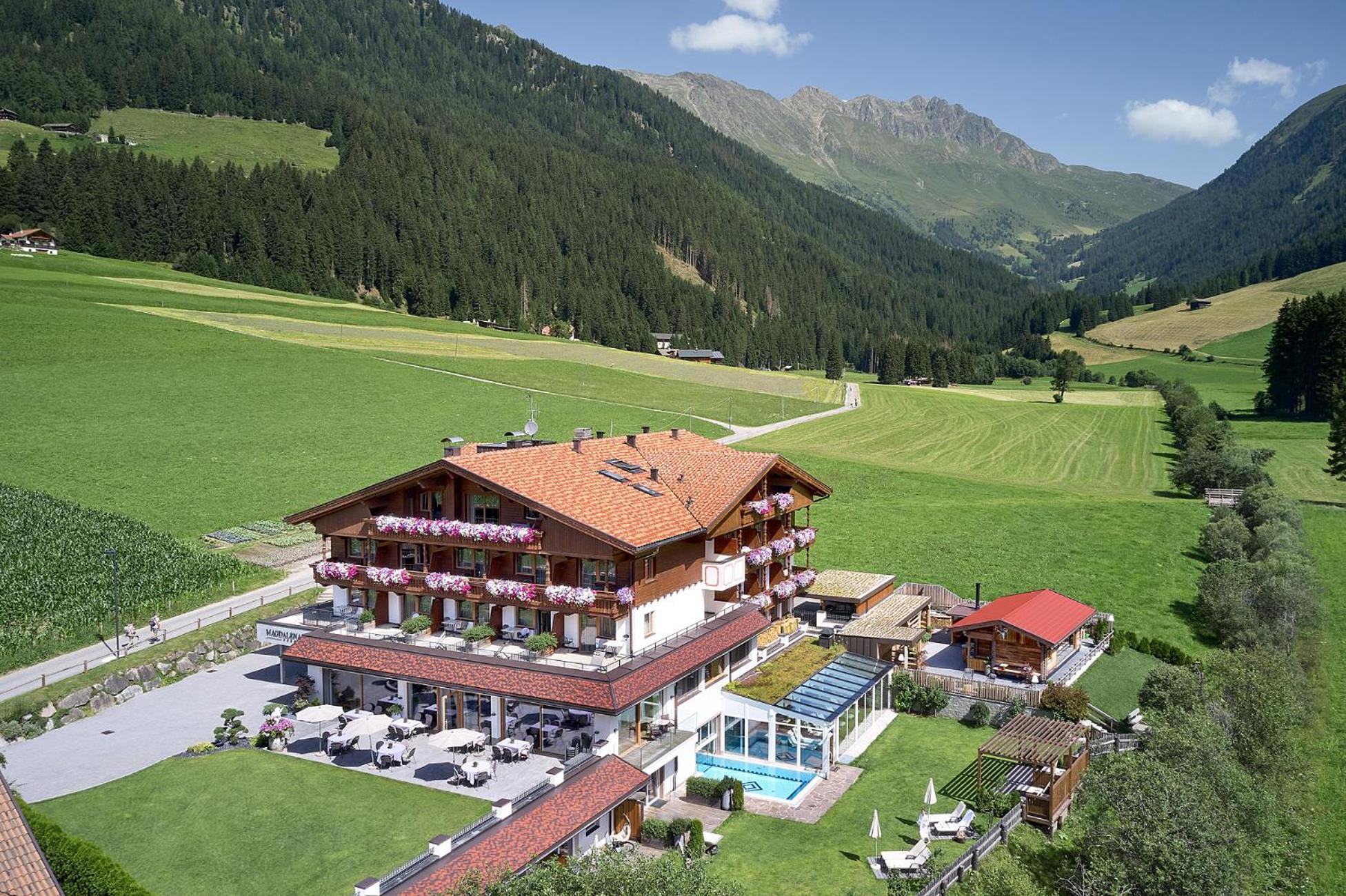 Vitalpina Hotel Magdalenahof Santa Maddalena in Casies Bagian luar foto